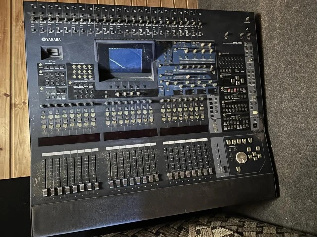 Yamaha DM 2000