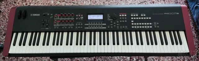 Yamaha MOXF8 + Θήκη Μεταφοράς