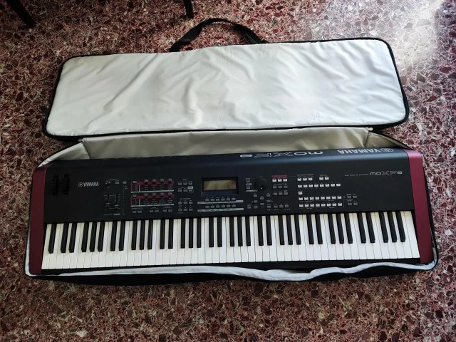 Yamaha MOXF8 + Θήκη Μεταφοράς