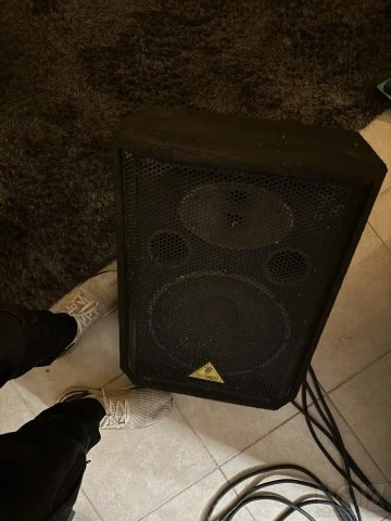 Behringer Eurolive VS1220F