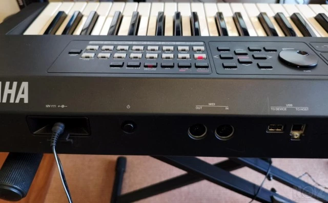 Yamaha MX61 V2
