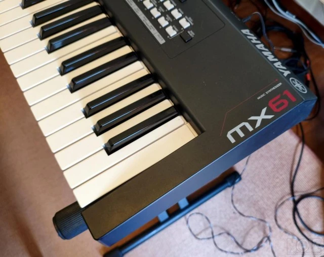 Yamaha MX61 V2