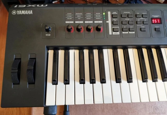 Yamaha MX61 V2