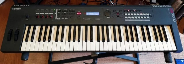 Yamaha MX61 V2