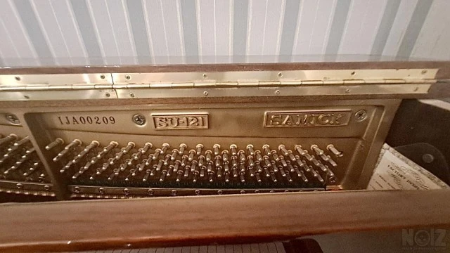 Upright Πιάνο Samick SU-121