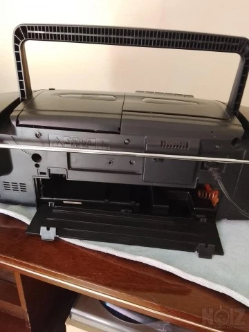 Ράδιο-κασετόφωνο με Cd-player.