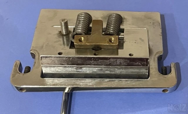 Kahler Tremelo 2215 Stud Mount model. Vi