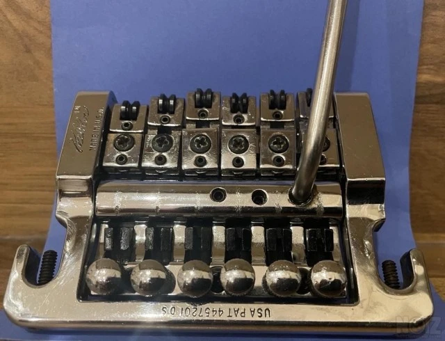 Kahler Tremelo 2215 Stud Mount model. Vi