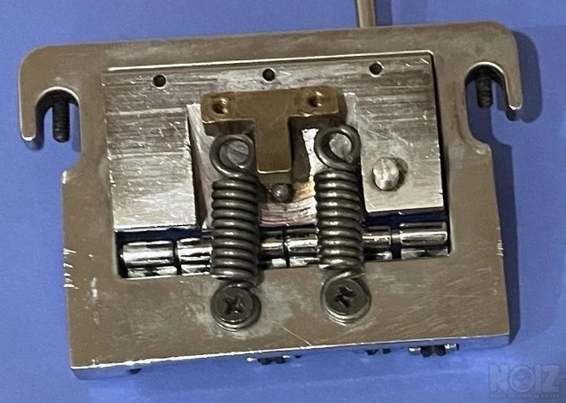 Kahler Tremelo 2215 Stud Mount model. Vi