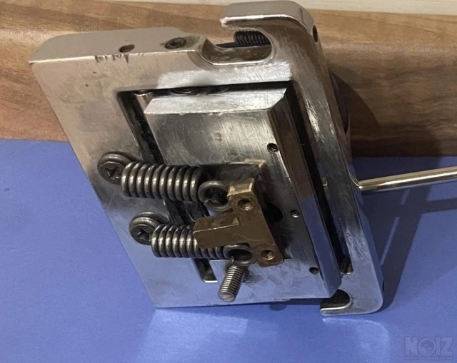Kahler Tremelo 2215 Stud Mount model. Vi