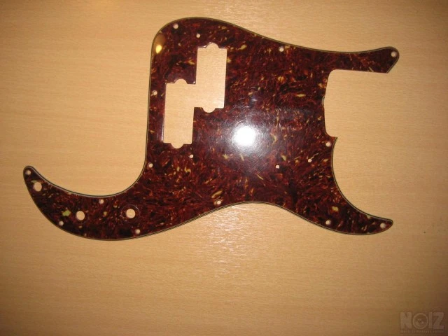 PICKGUARD -Precision BASS 4 STRING  U.S.
