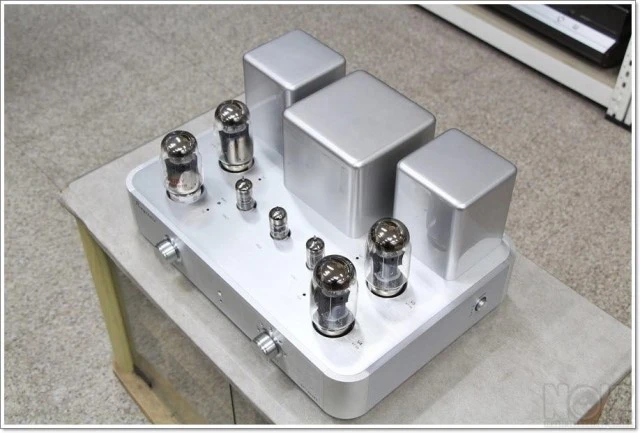 Λαμπάτος  Ενισχυτής  Raysonic  SP - 120 