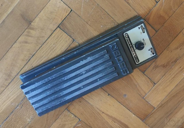BOSS FV-200 Vintage stereo volume pedal.