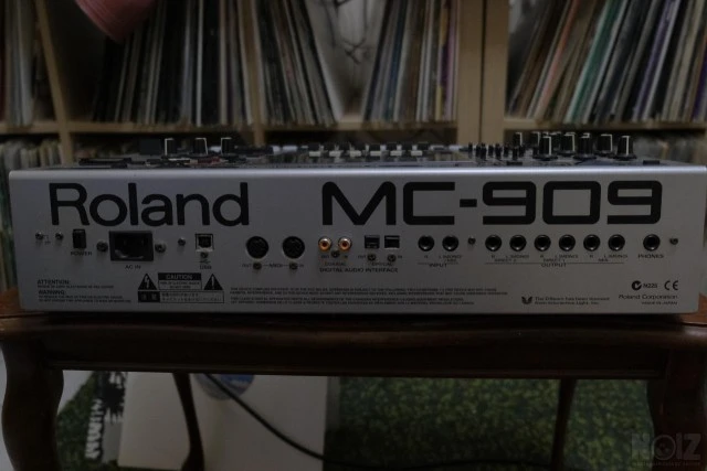 Roland MC 909