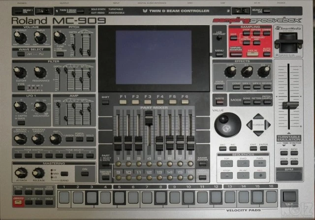 Roland MC 909