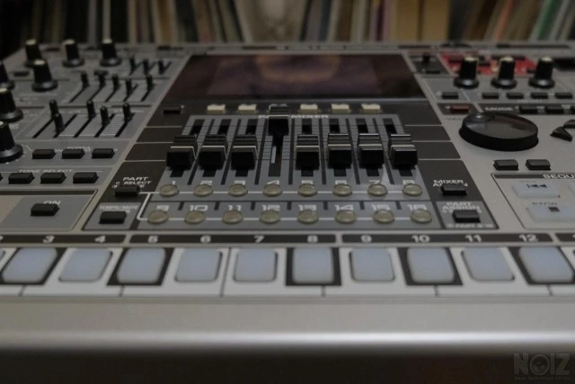 Roland MC 909