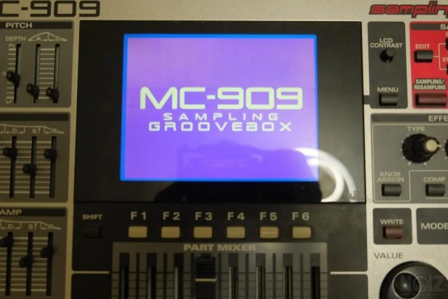 Roland MC 909