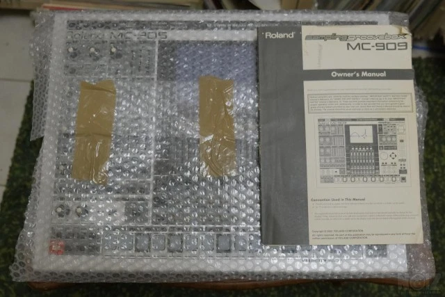 Roland MC 909
