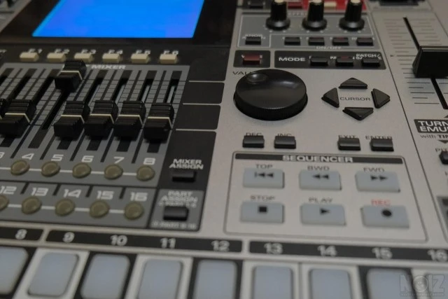 Roland MC 909