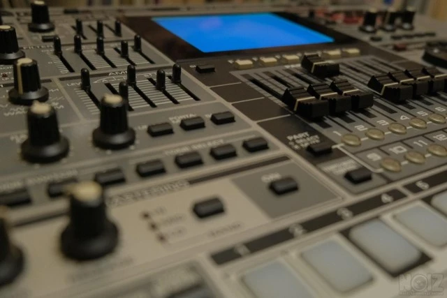 Roland MC 909
