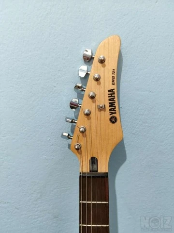 Yamaha ERG121 δώρο: θήκη, καλώδιο και ζώ