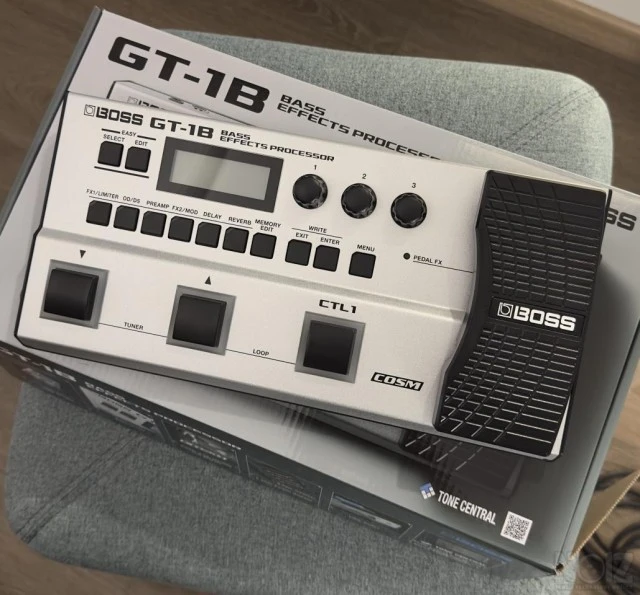 Boss GT-1B + Θήκη Boss