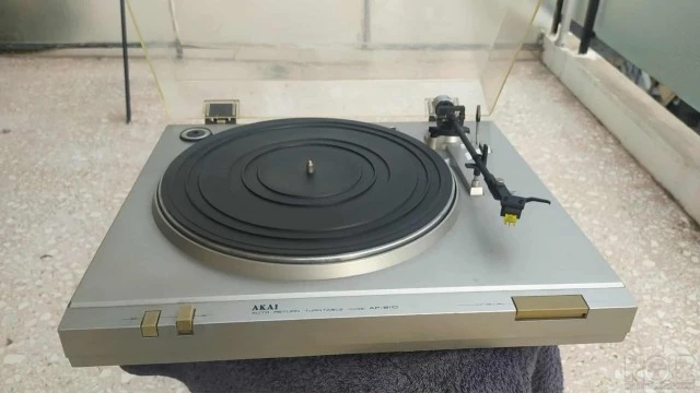Πίκ άπ Akai AP - B 110