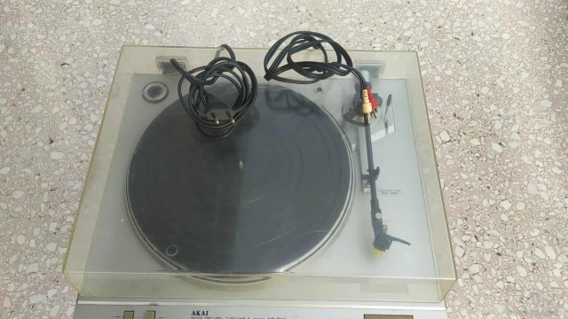 Πίκ άπ Akai AP - B 110