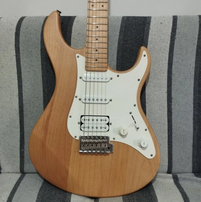 Yamaha Pacifica 112-JM