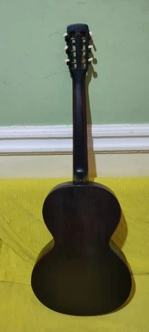 Ρεμπετοκίθαρο πολύ παλιό επισκευασμένο από τον Αυγέρη