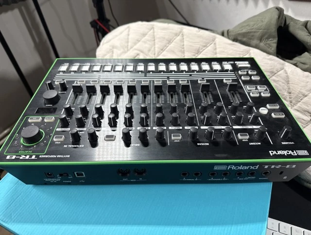 Roland TR-8
