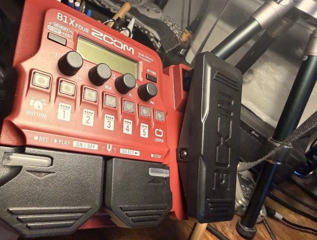 Zoom B1X Four
