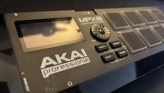 Akai MPX8