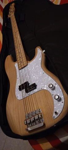 Fender Precision Bass (P-Bass)