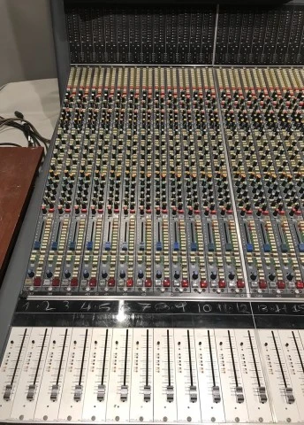 Neve VR36 - 36κάναλη Αναλογική Κονσόλα Ηχογράφησης