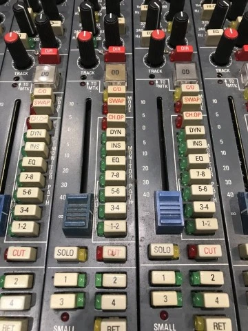 Neve VR36 - 36κάναλη Αναλογική Κονσόλα Ηχογράφησης