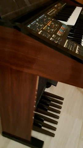 Yamaha Electone MC-600