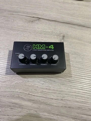 Mackie HM-4