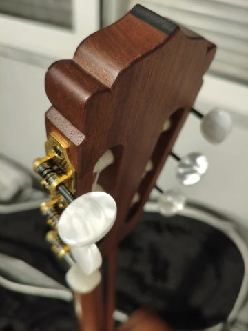 Hanika 50 MC κλασική κιθάρα με σκληρή θήκη Music Store