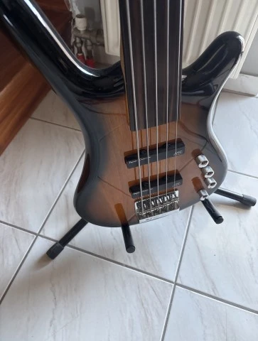 Warwick Corvette fretless 5