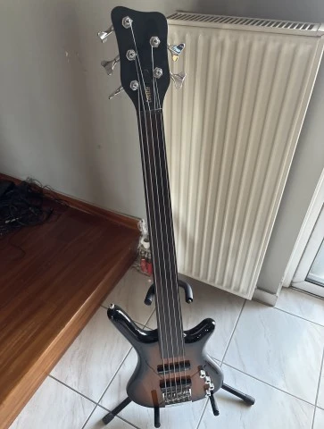 Warwick Corvette fretless 5