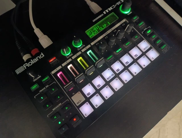 Roland MC-101