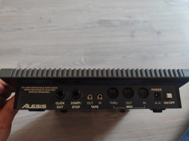 Alesis MMT8 – Vintage 8-Track MIDI Sequencer + Τροφοδοτικό