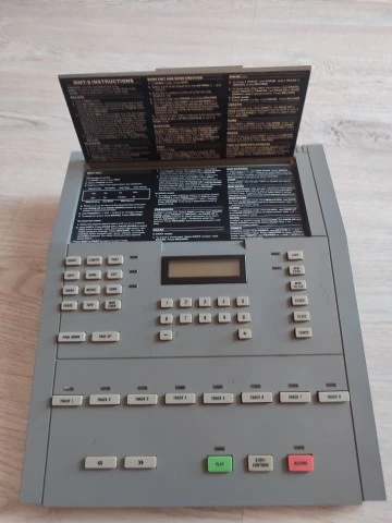 Alesis MMT8 – Vintage 8-Track MIDI Sequencer + Τροφοδοτικό