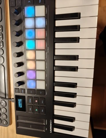 Novation Launchkey Mini MK4