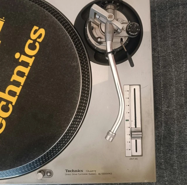 Technics SL-1200 MK2