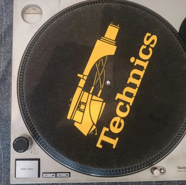 Technics SL-1200 MK2