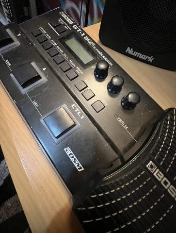 Boss GT-1