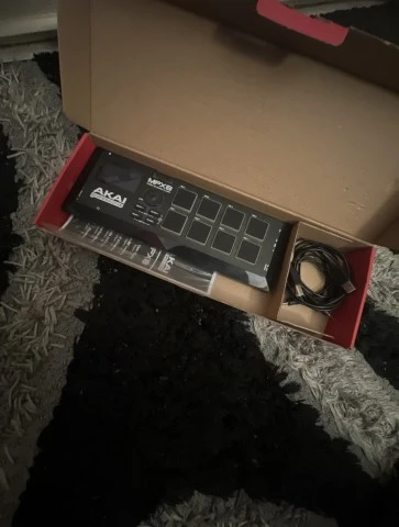Akai MPX8