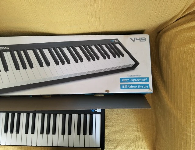 Alesis v49 MIDI